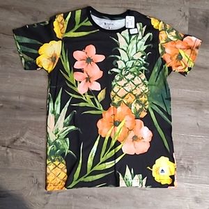Men's Matrix Pineapple and flowers design, size medium, NWT